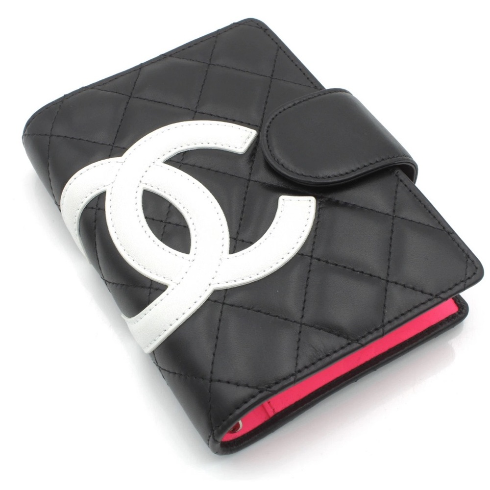 CHANEL Quilted Black and White Leather
Agenda Booklet - Picture 2 of 9